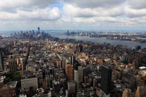 美国城市面积排行榜:纽约8683km²居首,42城面超1000km²