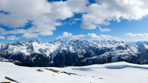 阿尔卑斯山是哪个国家的？阿尔卑斯山是不是最大的山