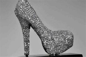 世界十大最贵的鞋 红宝石鞋镶满钻石和宝石,第六售价