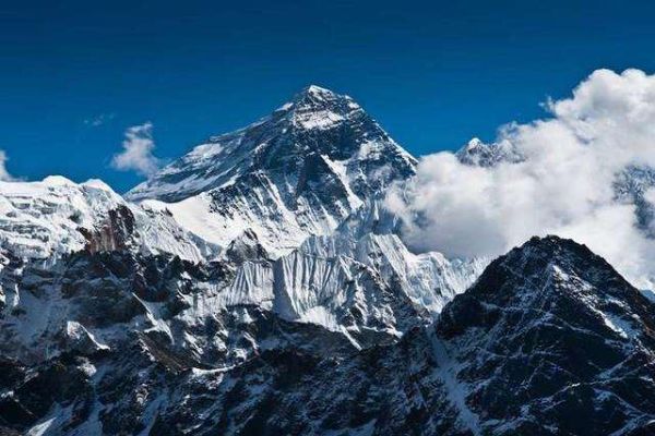 中国境内十大最高山峰 ，第一名有无数勇于挑战的人永远留在那里