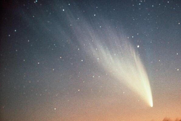 历史上十大最著名的彗星排行榜，哈雷彗星经常被引用却只排第二
