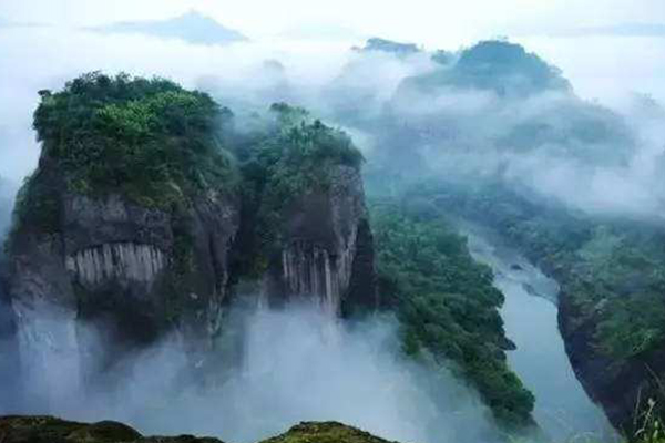 中国十大爬山好去处排行榜，黄山第二 第一有不计其数的珍稀动植物